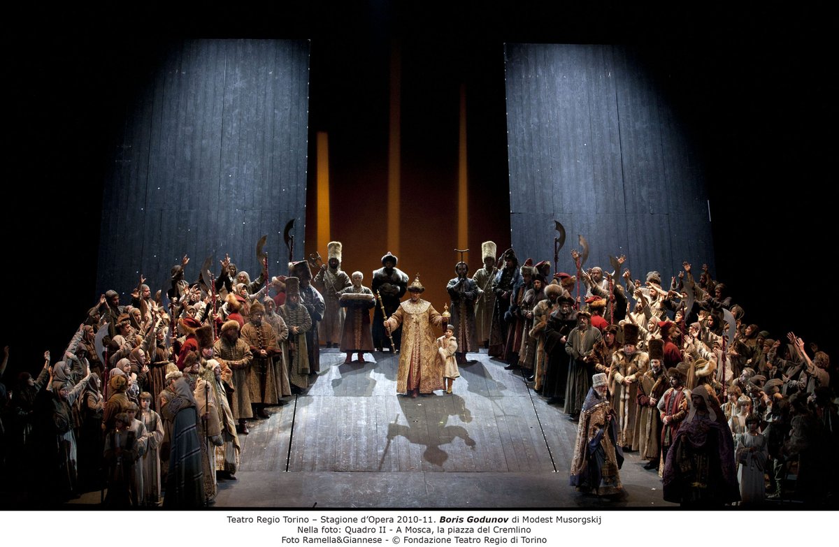 TeatroRegio's tweet photo. Un grande affresco russo ambientato negli anni di intrighi e di rivolte seguiti alla morte di Ivan il Terribile.
Questa sera alle 18.45 su @raicinque 📺 il nostro #BorisGodunov con la regia di Andrei #Konchalovsky e la direzione di @NosedaG!
#operaonthesofa #PrimoMaggio https://t.co/PY3c3ns1w6