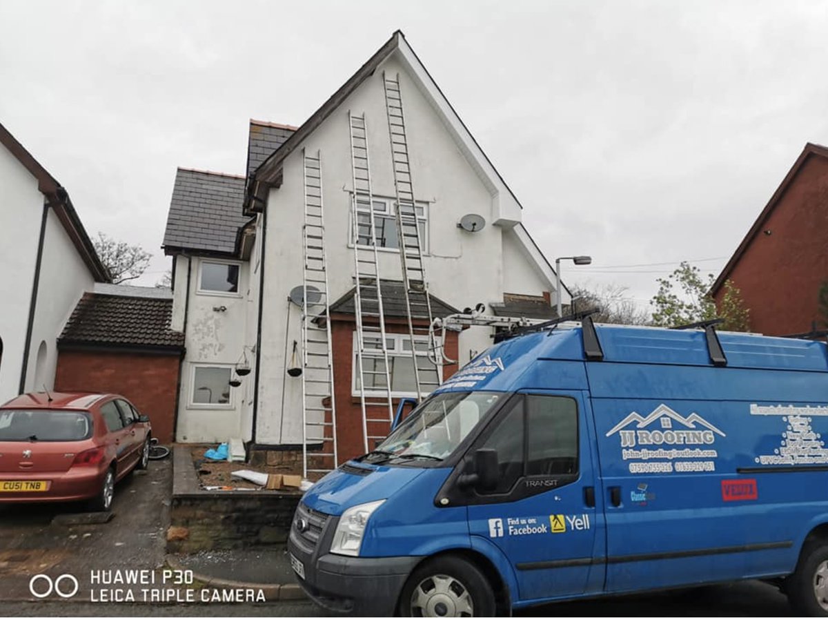 LocallinkMag's tweet photo. JJ Roofing are following social distancing guidelines to provide you with a wide range of roofing services!

Whether its a roofing emergency or planned work, they are the team to trust!

Call 07557 398687 📞 https://t.co/4OG6JEiOLO