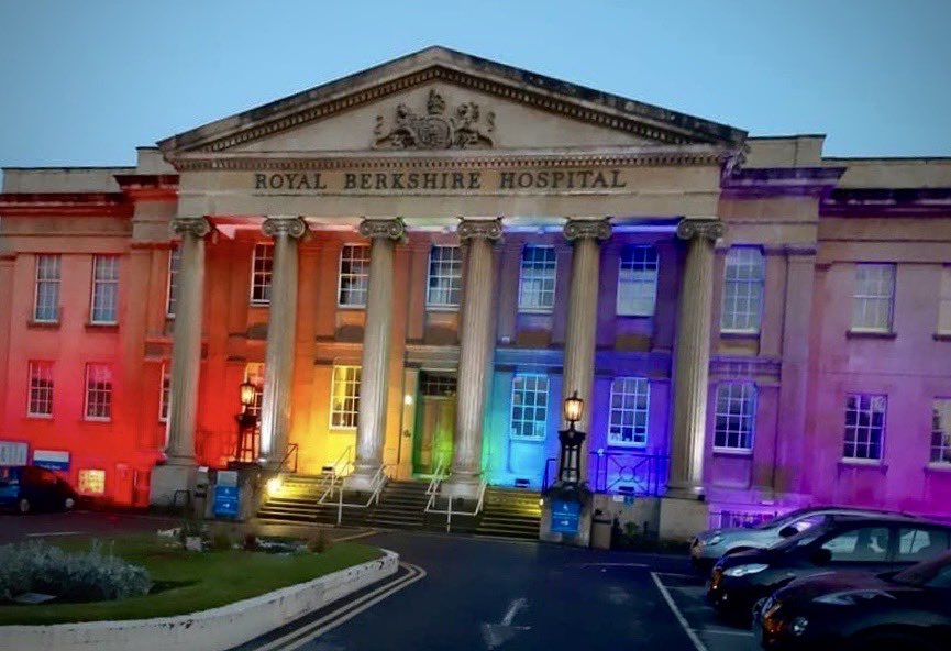 CEO_RBFT's tweet photo. Out amazing London Rd entrance to ⁦@RBNHSFT⁩ and iconic Reading landmark lit up last night in 🌈 colours as a recognition and thank-you from our community to all the Royal Berks staff and volunteers as well as wider NHS staff and carers across Reading and Berkshire https://t.co/ARi6ZVw2J2