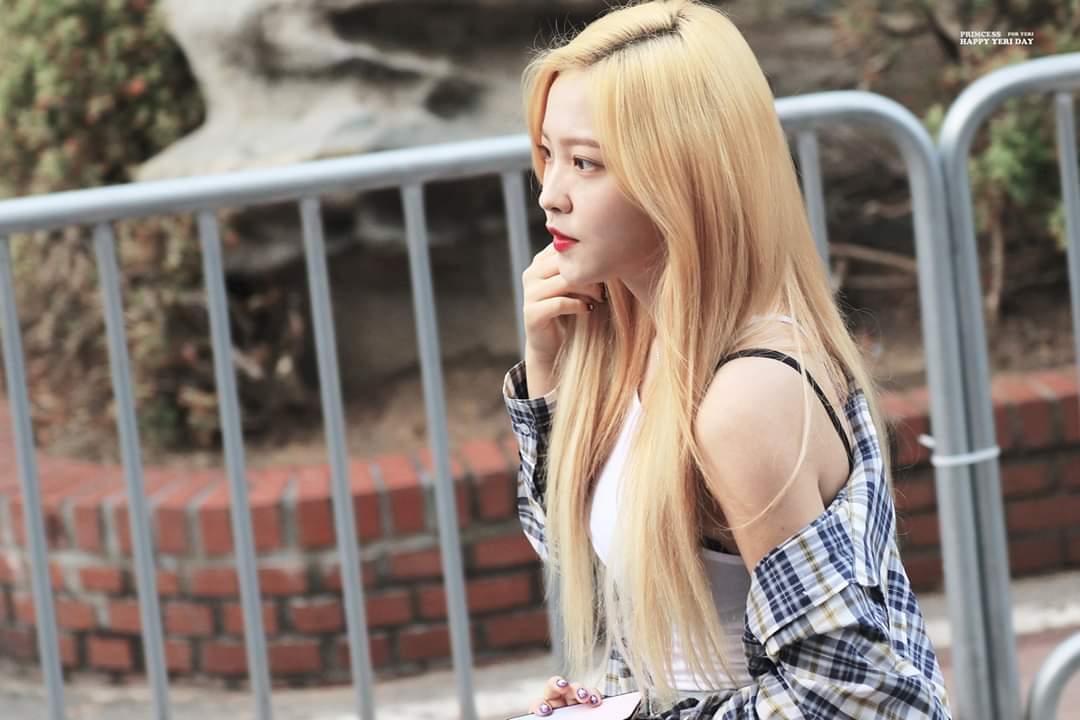 seulkjoob's tweet photo. #예리필카
#예리자작곡
#예리스물에게
LUVIES LOVE YERI
LUVIES NEED YERI
LUVIES WANT PROTECT YERI
LUVIES LOVE YERI BECAUSE SHE IS A MEMBER OF RED VELVET 
@RVsmtown https://t.co/5lpP8uzprI