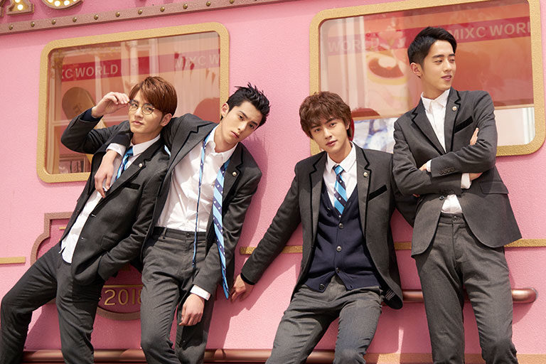 panwank01's tweet photo. เรื่อง Meteor garden 2018 (9.5/10)
 เรื่องคือ นางเอกได้ไปมีเรื่องกับพระเอกหรือหัวหน้ากลุ่ม f4ซึ่งเป็นกลุ่มที่มี4คนแถมยังเป็นลูกคนรวยจากนั้นชีวิตนางก็โดนพระเอกแกล้ง และต่อมาจะเป็นยังไงต้องดูเลยจ้าา พระเอกและผองเพื่อนงานดีสุด นางเอกน่ารัก😍
#ซีรี่ย์จีน #แนะนําซีรี่ย์ #รีวิวซีรี่ย์ https://t.co/0JhSGDFcdO