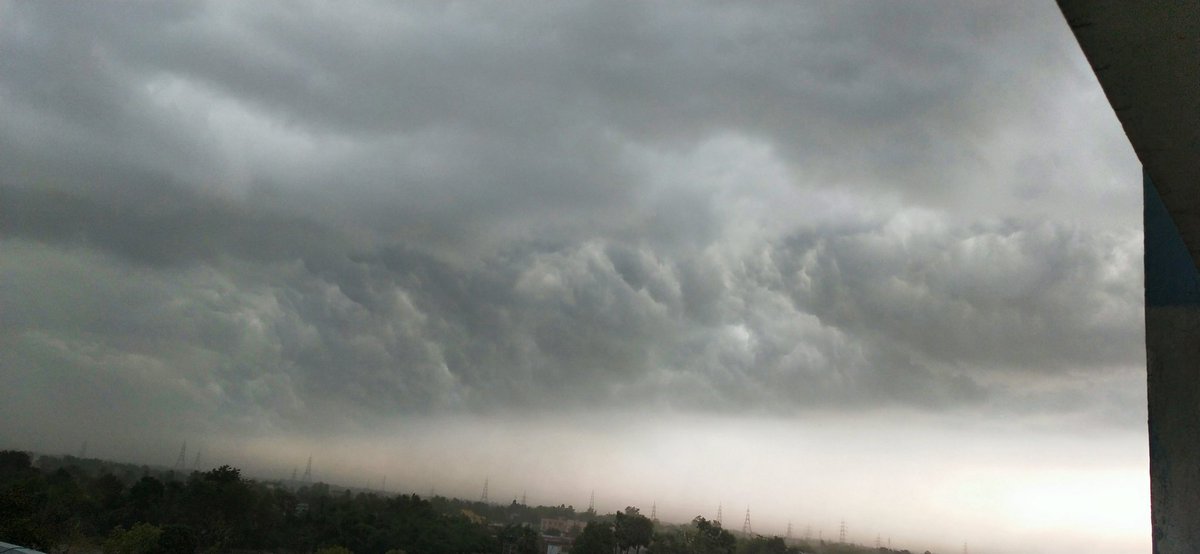 Ghanshy19544233's tweet photo. #VeryStormyWeather
अब तो आसमान भी बोल रहा हैं, की
घर मे रहे, सुरक्षित रहे |
We are all together to #FightCorona
And To Help each other so open the way for each other #WinFight
You Win = We Win. https://t.co/gSjGz7PBYE