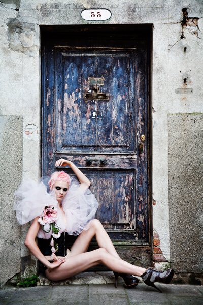 I’ve been lucky enough to travel the world during my time as make up artist. This is a shoot we shot in Venice  #photographer @bazzasnaps #stylist @graham__cruz #hair  <a href="/shaydempsey1/">Shay Dempsey</a> #model Catherine Woods <a href="/morgantheagency/">Morgan The Agency</a>  @asheenaidoo <a href="/assetsmodels/">Assets Models</a> #derrickcarberry #makeupbyme