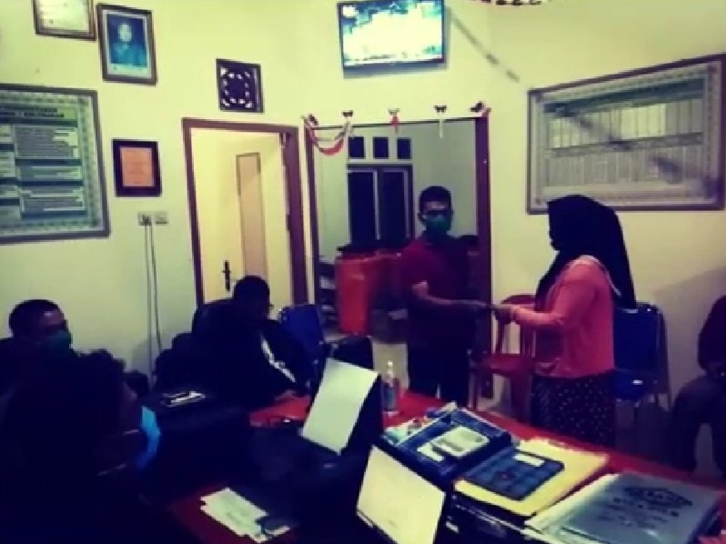 effendy_muda's tweet photo. #BLTDDBerkah
bulan Rhamadan bagi masyarakat desa yang merasakan langsung  Dampak Covid - 19. Desa Buyat 1. Kecamatan Kotabunan Kab. Boltim . Prop Sulut.  
@jokowi
@halimiskandarnu 
@anwsanusi 
@imansyukri 
@malik_haramain 
@taufikmajid 
@fachrilabalado 
@murphy_kuhu https://t.co/Fd4GOBxsbH