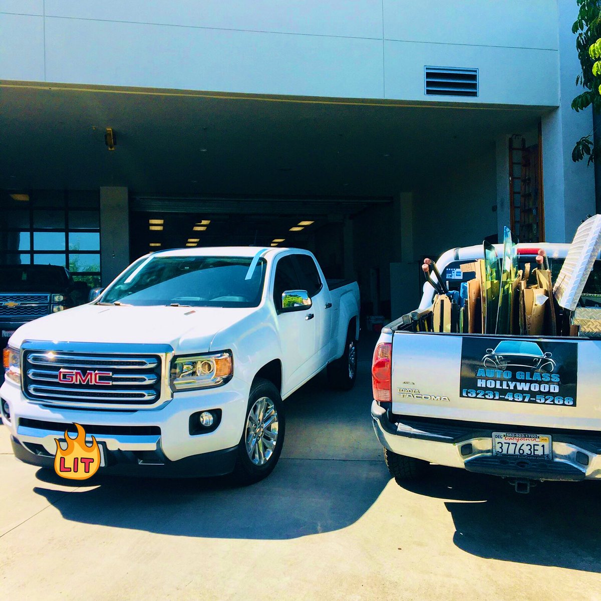Auto_Glass_LA's tweet photo. Windshield replacement for the fire department in #Hollywood 🔥 https://t.co/fWGS55CheF