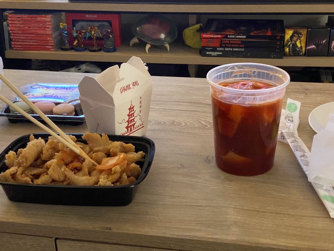 I asked for sauce on the side, they gave me, so much,,, https://t.co/JHEEqHkaGe