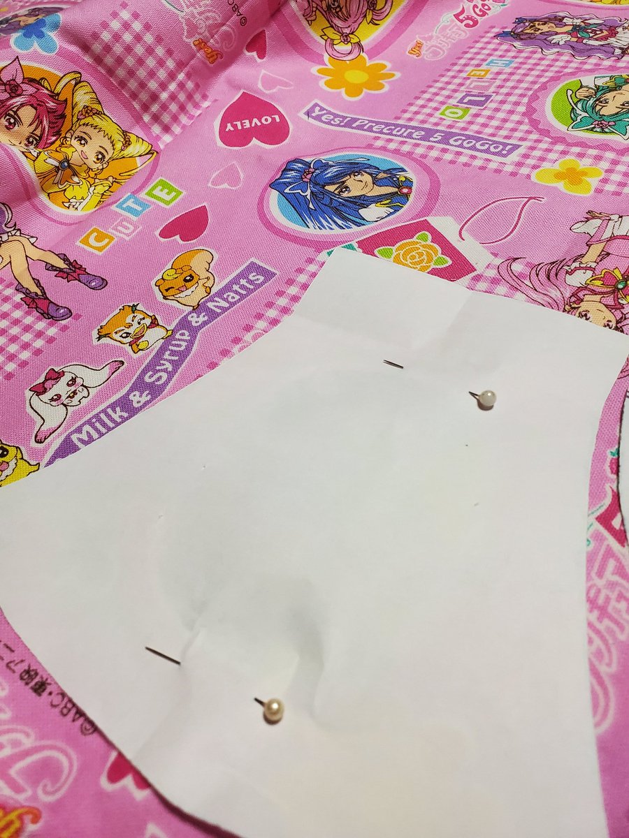 あーや マスク作り終了 練習がてら作ったり 家族とかにも作ってたら 全部で13個になってしまった 笑 そんなに使わないと思うけど 笑 プリキュアマスクは 柄違いで3つ 布買ってくれた過去のわたし ありがとう W 作るの意外と