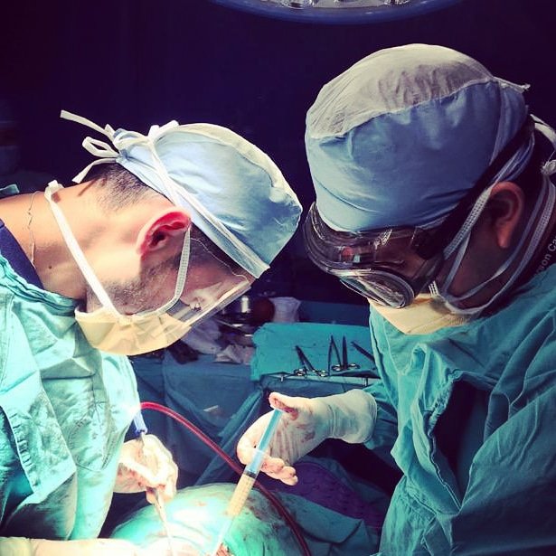 AlexHermen's tweet photo. Urologic Oncology Fellows. Happy to share this journey with my friend @Navi_cv 🙌🏻 #UroBros #UroGea #UroINCan https://t.co/FqxMpfogFo