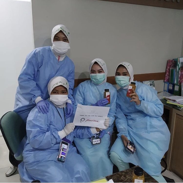 pancious_id's tweet photo. Pancious supports medical frontliners by donating our healthy drinks in weekly basis to hospitals. Hope the immune booster drinks are good for their health. #PanciousForHospitals https://t.co/B2zDM2BR7m