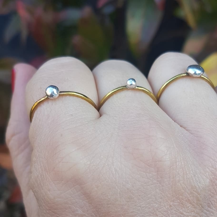 @HandmadeHour Good morning! 1 coffee down, 20 to go! Here's a gorgeous raw brass & silver stacking set to kick off your day. They remind me of planets in orbit ♡

ilovedollyjewellery.co.uk/rings/brass-an…

#HandmadeHour #handmade #FridayFeeling #onlineshoprt #etsy #stackingrings #brassjewellery #ooakrings