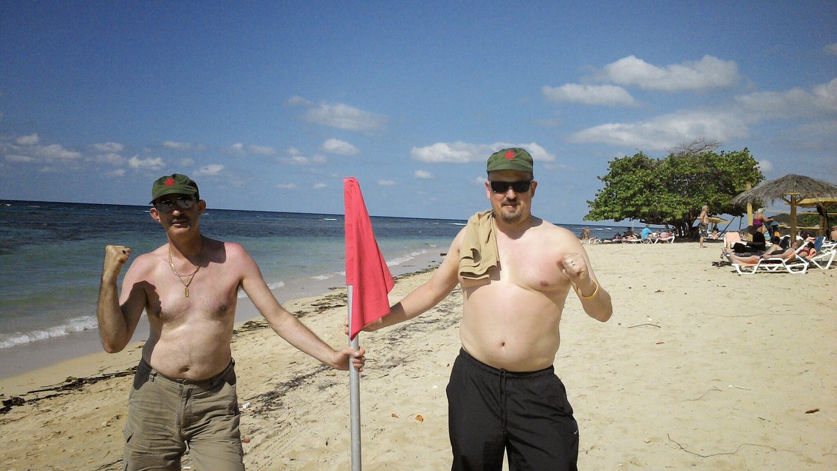 #solidarity with the workers five years ago whilst in #Cuba 🇨🇺 lol on #LaborDay2020 #Amazingplace #Amazingpeople excuse the moobs.... #memories #MayDay