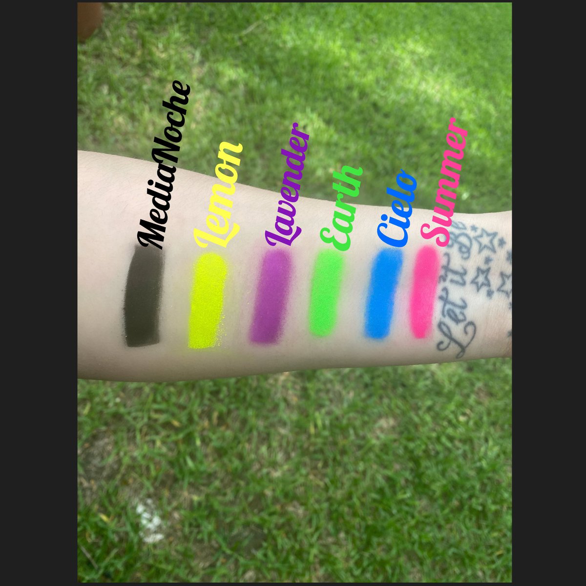 DahliaCosmetic1's tweet photo. It’s Time!! | Loose Neon Pigments Are Now Available | Go Shop https://t.co/GbymgHkSaX | #DAHLIACOSMETICS #loosepigment #neonpigments #makeup #beauty #colorfulmakeuplook https://t.co/APYIfU8Sik