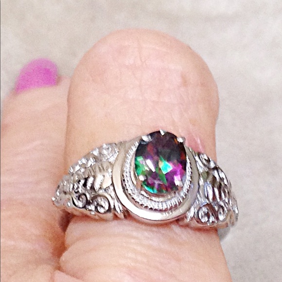 MaryStefanik's tweet photo. So good I had to share! Check out all the items I'm loving on @Poshmarkapp from @violetsjewelry #poshmark #fashion #style #shopmycloset #hostpick: https://t.co/w5jmNjaNTv https://t.co/LtQ1E8J8eB