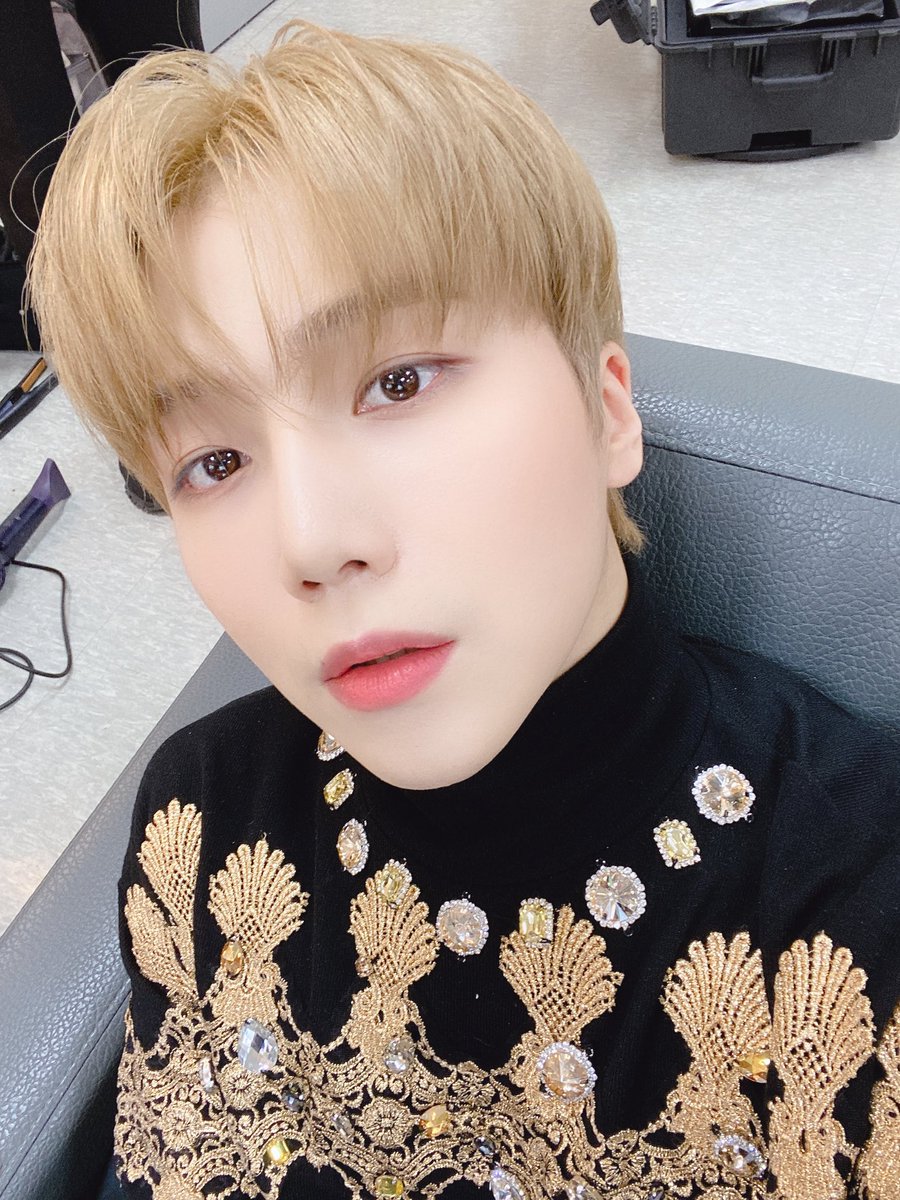 CUBE_PTG's tweet photo. [#진호] 무슨 광고가 나올까?😏 https://t.co/HEeKPkJDLH