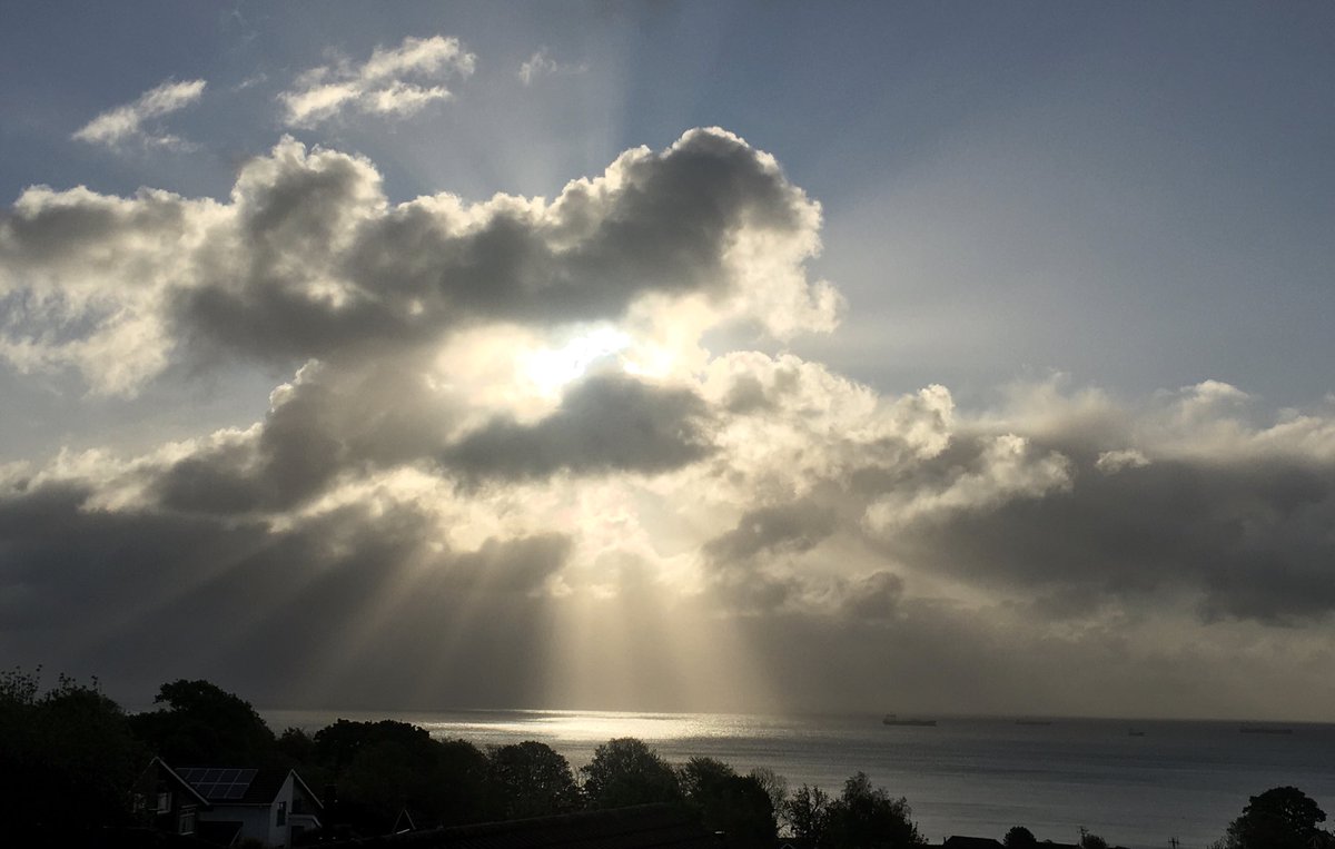 May morning ⁦<a href="/seaviewIOW/">Seaview IOW</a>⁩ ⁦<a href="/iwcponline/">Isle of Wight County Press</a>⁩ ⁦<a href="/VisitIOW/">Visit Isle Of Wight</a>⁩ <a href="/sunrise/">Sunrise</a> <a href="/sunlitclouds/">⛅</a>