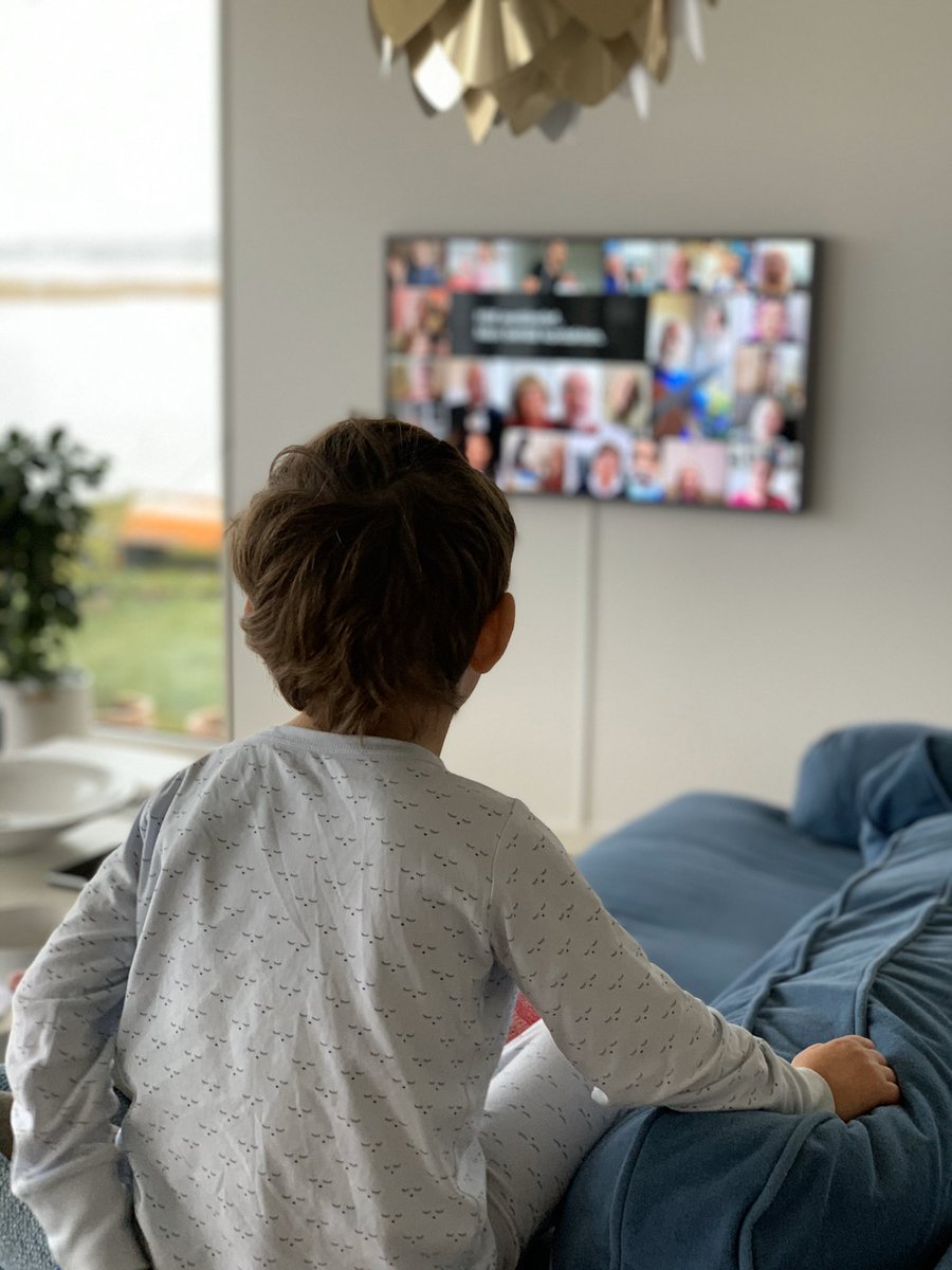 BangMelchior's tweet photo. Fyraåringen rusar till TV’n när reklamen från @TeliaSverige kommer. 😍 ”Nu sjunger de!” ropar han och ibland sjunger han blygt med. Sån värme från Telia till äldre. ❤️@AnnaSpan4 https://t.co/kssuvIPrGn