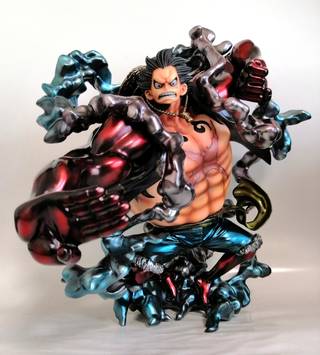 ハウル ワンピース ルフィー ギア4 スネイクマンの海外フィギュアです バウンドマン同様にメタリックにしました