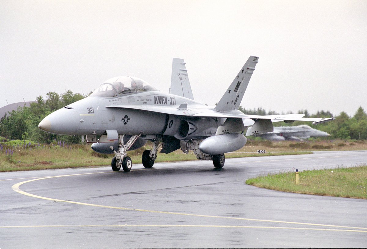 JorisvanBoven's tweet photo. 20040617 @NATO exercise CleanHunter 2004, brought @USMC @USMCFEA F/A-18s to Karup AB #Flyvevåbnet
@forsvaretdk.The exercise was organized by HQ AIRNORTH (now Allied Air Command) #VMFA321 #VMFA122 https://t.co/TtKNOQvfyf