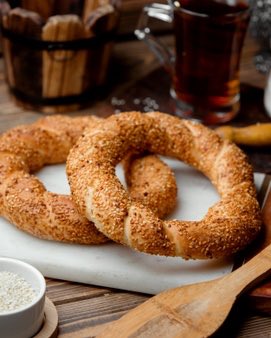 yemeksle's tweet photo. İster simit olsun, ister çok zengin bir kahvaltı olsun. Evimizin emekçileri annelerimiz bugün dinlensin 1 Mayıs bayramını o da hissetsin ve kahvaltıyı siz hazırlayın. Ya da Yemeksleyin! #yemeksle #istediğinyemekse #1MayisEmekveDayanismaGunu #kahvaltı #yüzde25indirim #ŞANS https://t.co/HS2MQ5YbKR