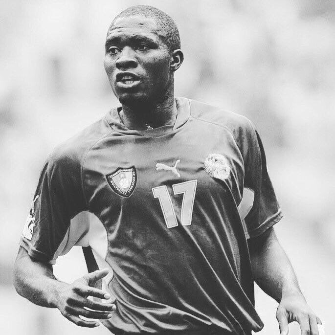 Joyeux anniversaire à notre Lion Indomptable Marc-Vivien Foe 🦁🇨🇲, qui aurait fêté ses 45 ans aujourd’hui. 🌹🙏
#UnLionNeMeurtJamais #RIP