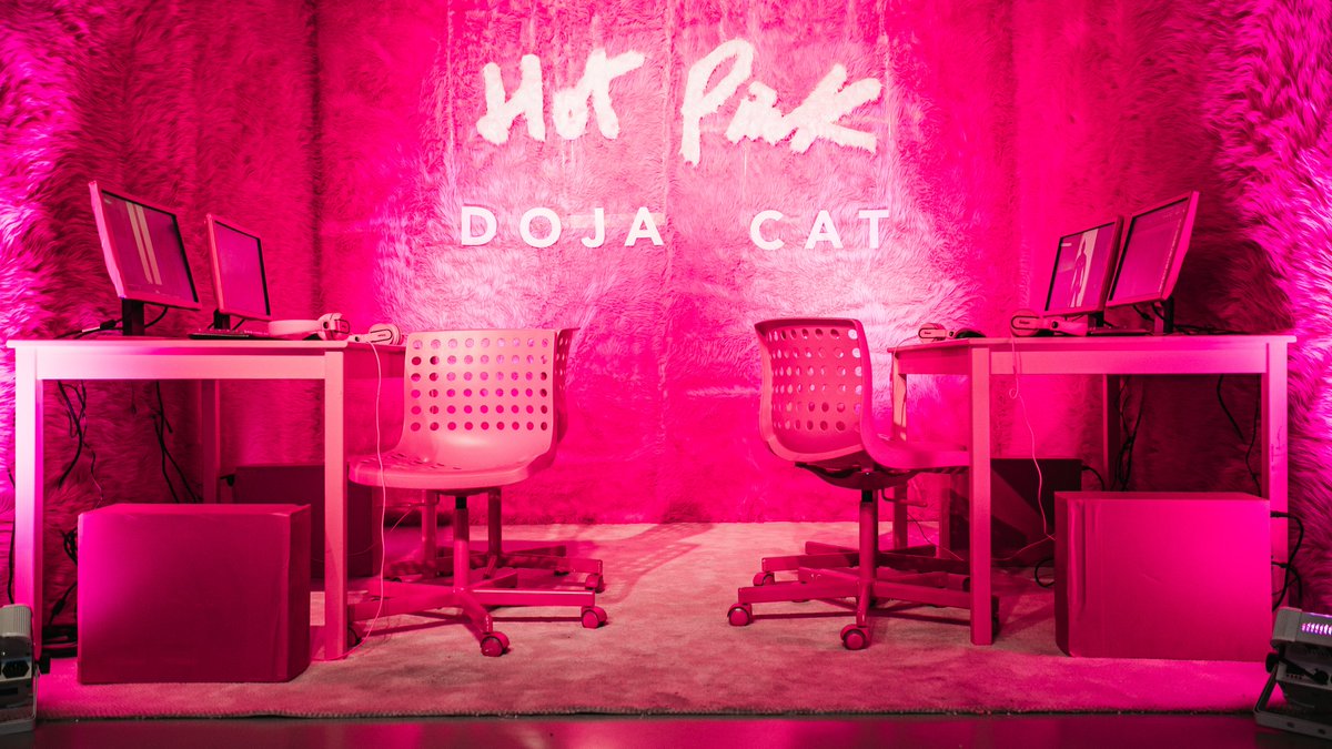 hollbowes's tweet photo. As product managers, Michelle and her team @RCARecords were responsible for honing in Doja Cat's ideas for her album "Hot Pink" and turning them into content in the form of music, videos and promotional events. She stressed the importance of consistency and creativity! #guest343 https://t.co/rfF036I9Fg