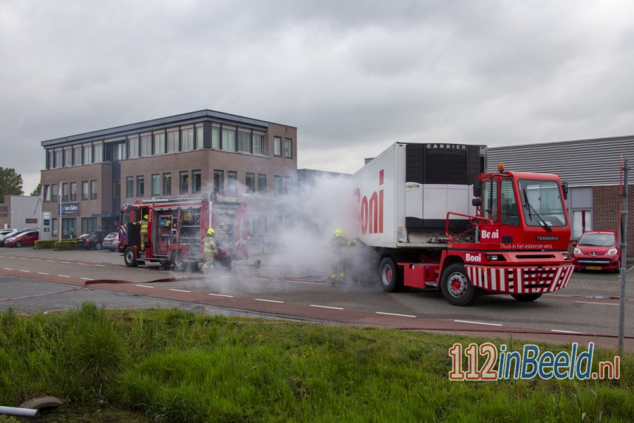 Vrachtwagenbrand Watergoorweg. 112 in Beeld.