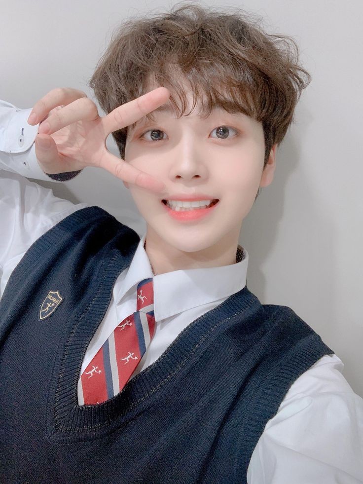 w4nn4on3's tweet photo. song hyeongjun, 2002 https://t.co/aZwxEOphhh