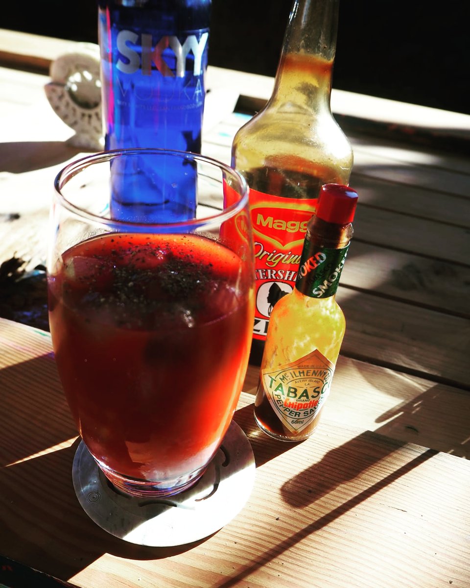 Boozy_Foodie's tweet photo. Hello!! 🤩 The day kicking off on a bloody note! 🍹
📸 @DieSmulpape
#bloodymary #cocktails #brunch #boozybrunch #hotornot #BoozyMay https://t.co/SeXnXqj9Oa