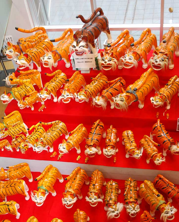 imagesivefound's tweet photo. "Hariko No Tora", Japanese paper tigers used as decorations for Children's Day to express good wishes for children's growth. https://t.co/7bkEdYvov6