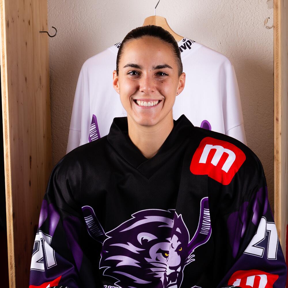 SwissHockeyGirl's tweet photo. #SWHLRumours - Twin Sisters Rachelle & Chelsea Bram to leave #SCReinach to join #ZSCLions female team https://t.co/htYEJjjkcH