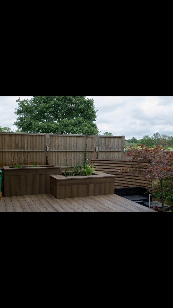 This garden has it all! Built in planters, Millboard decking and cedar screening #deck #decking #deckdesign #millboard #gardeninspo