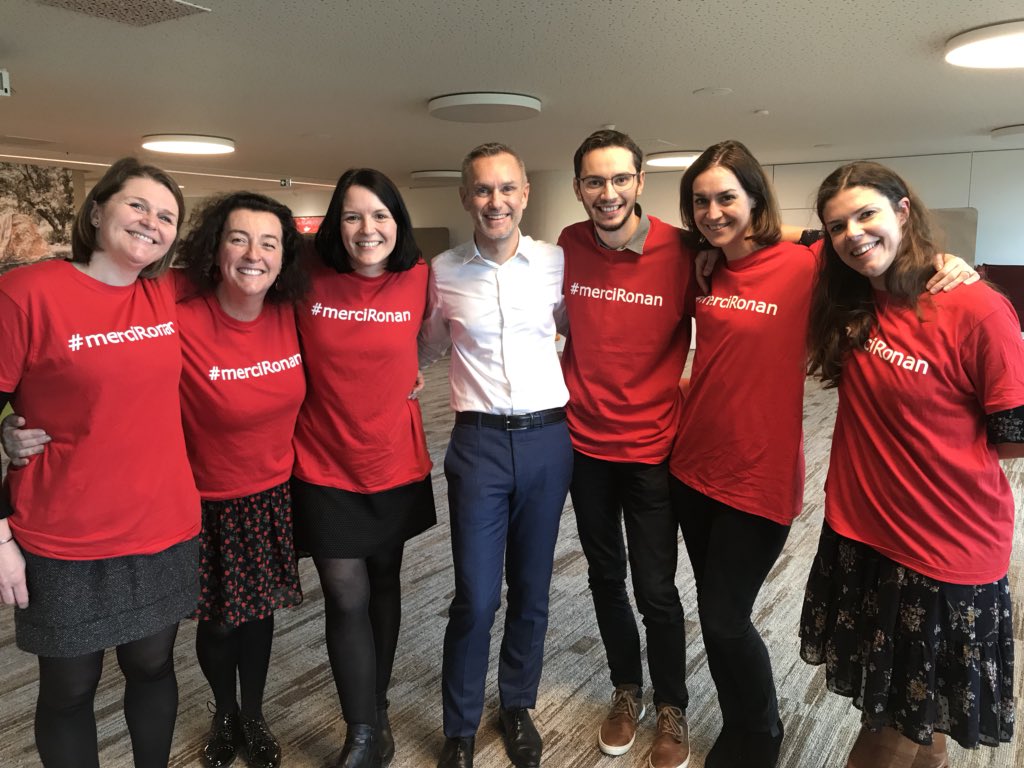 Aujourd’hui, cela fait 4 ans que je suis en CDI chez <a href="/WeAreArkea/">WAA|Actus</a>. 

Si je devais résumer ces 4 années en une seule photo, ce serait celle-ci. ⤵️

📸 J’y vois à la fois l’équipe de mon « 1er job » et tellement de sourires 👍😀
#TeamDeChoc #TeamComInterne #LesDebuts