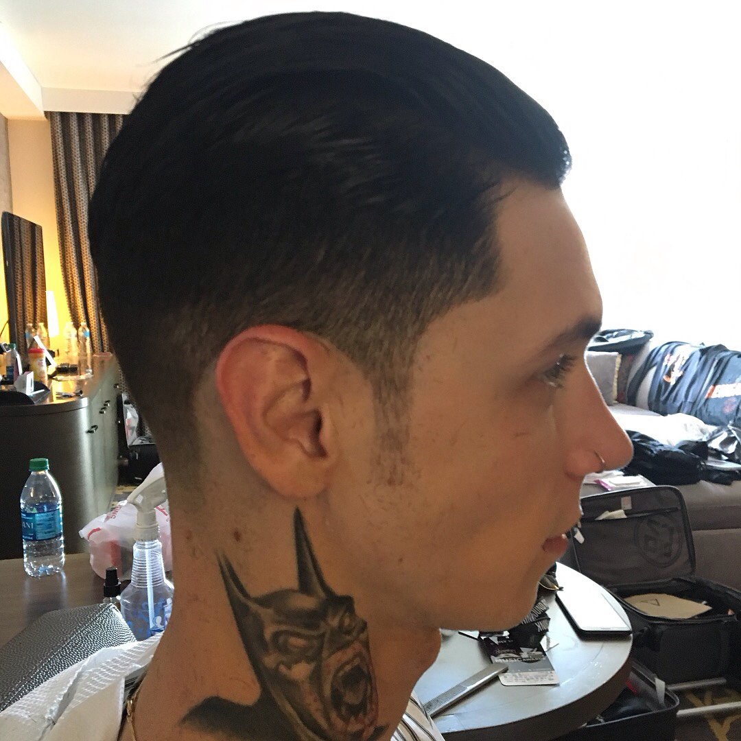 #𝐌𝐄𝐓𝐆𝐀𝐋𝐀𝐱𝐑𝐮𝐧𝐰𝐚𝐲

📍𝙉𝙚𝙬 𝙔𝙤𝙧𝙠 𝘾𝙞𝙩𝙮
     𝟭𝟯:𝟮𝟬 𝗣𝗠

     วันนี้เป็นวันงานเม็ทกาล่าที่นักร้องหนุ่มเฝ้ารอมานาน เขาลุกขึ้นมาเตรียมตัวตั้งแต่เช้าตรู่ โดยมีทั้งทีมงานสไตล์ลิสมาช่วยจัดแจงเสื้อผ้า หน้า ผม —
⠀