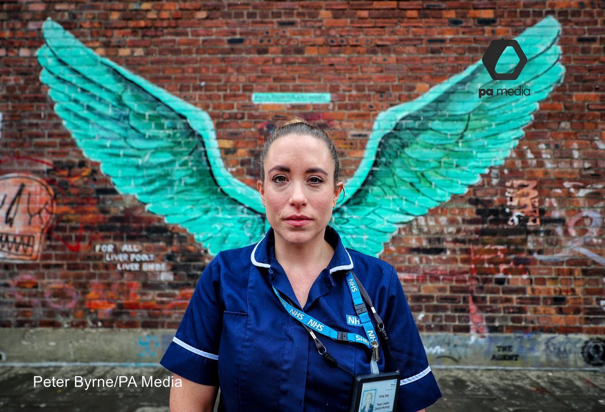 GraffitiPool's tweet image. Amazing images from @Peter_J_Byrne of NHS workers in from of @paulcurtisart ‘Liver Bird Wings’ #NHSHeroes