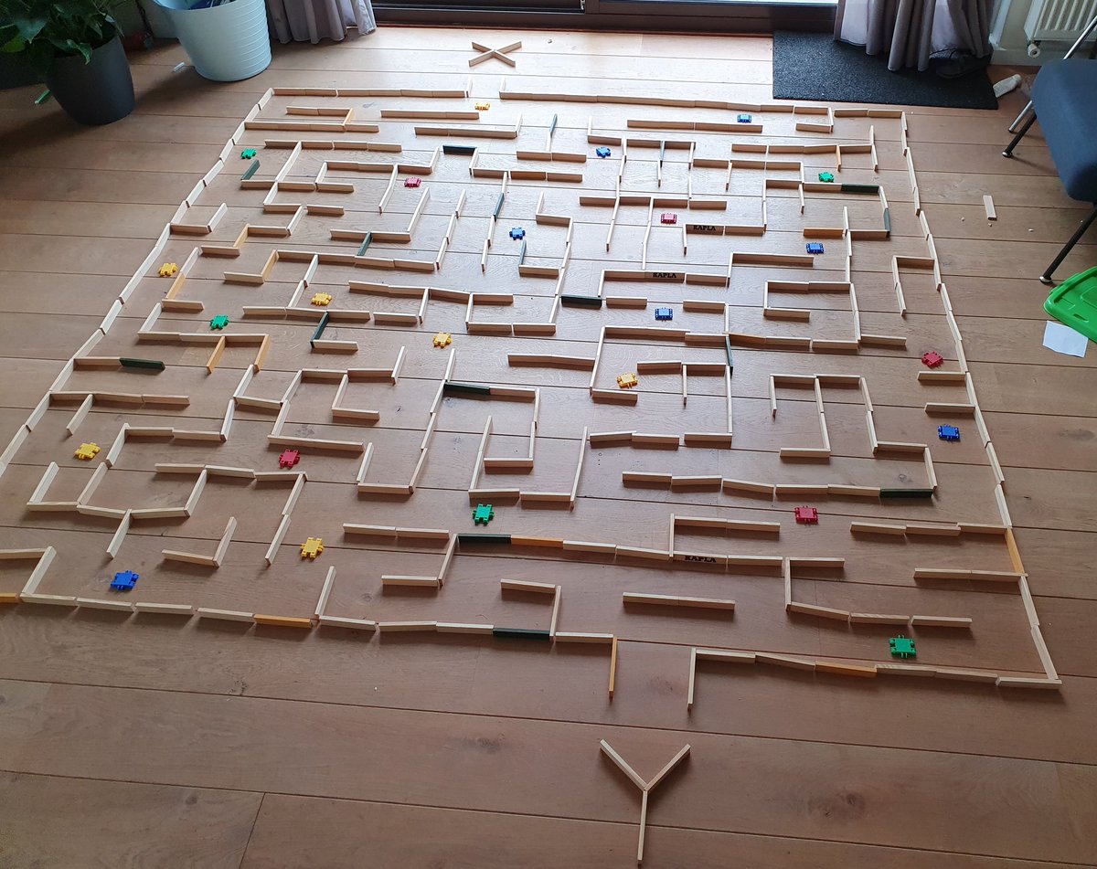 pieterzwaan's tweet image. Which causal steps / pathways (order of colors) connect X to Y? #equifinality #causalmodels #kapla