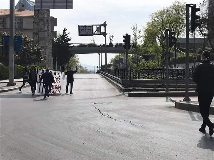 #1Mayıs'ta günün sahibi işçiler, İşçi Temsilcileri Konseyi ve Emeğin Gücü imzalı “1 Mayıs Alanı Taksim’dir” pankartı açan Baran Kırgın ve Yusuf Uçar gözaltına alındı. 
#Yaşasın1Mayıs #1MayıstaSözİşçinin #1MayısıYaşatıyoruz
#KonseyHerYere #KonseyHerYerde