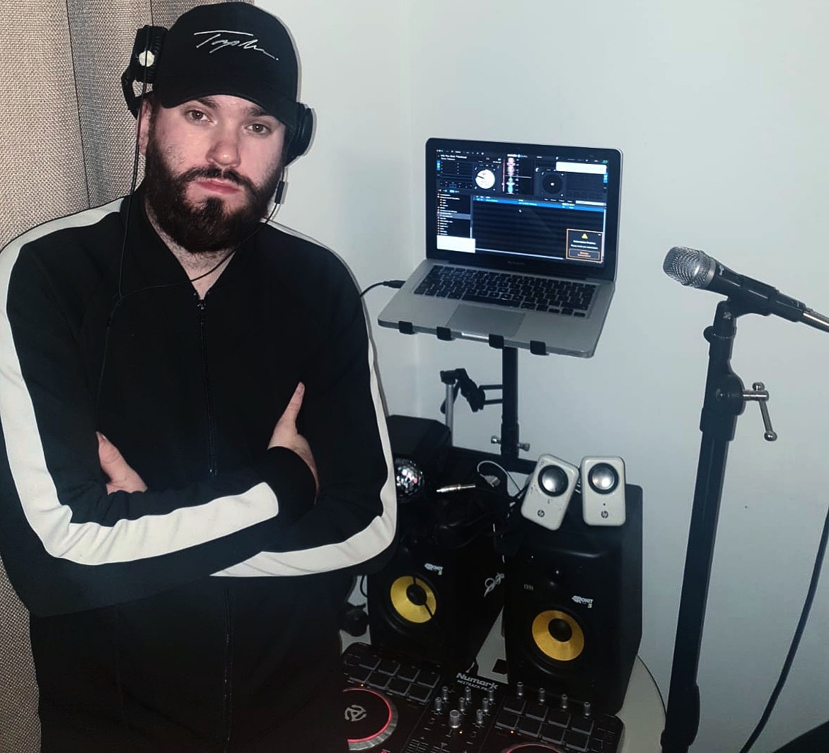 Right now 100s of #communityradio stations like <a href="/thisiswestside/">THIS IS WESTSIDE</a> continue to deliver local #RadioFromHome. Its vital that our communities, politicians, government &amp; business owners help #SupportCommunityRadio in our area /cc <a href="/DCMS/">Department for Culture, Media and Sport</a>, <a href="/Ofcom/">Ofcom</a> <a href="/JWhittingdale/">Sir John Whittingdale MP</a> <a href="/OliverDowden/">Oliver Dowden</a> <a href="/juliangbell/">Julian Bell</a>