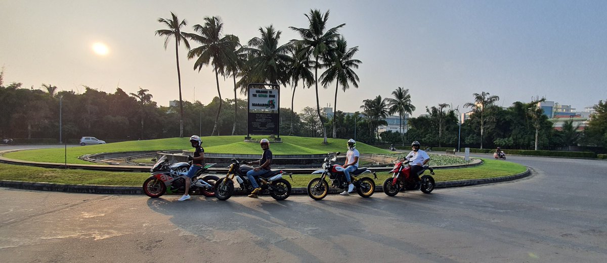 Once upon a time in Pune....
#bhatkantionwheels #pune #puneblogger #youtuber #aprilia #rsv4 #ducatiscrambler #ducatidesertsled #ducatihypermotard #superbikesinmaharashtra #rippster #youtubeindia #punevlogger #motovlogger #lifestylevlogger #sundayride #quarantine