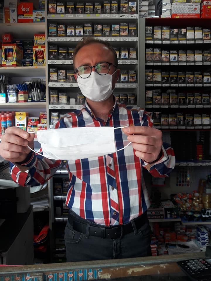 AddSafranbolu's tweet photo. ADD Şanlıurfa temsilciliğimizin katkıları ile ADD Genel Merkezi tarafından gonderilen maskelerimizi çalışan üyelerimize dağıtmaya başladık.
Teşekkür ederiz.. https://t.co/S5oxEsafYJ