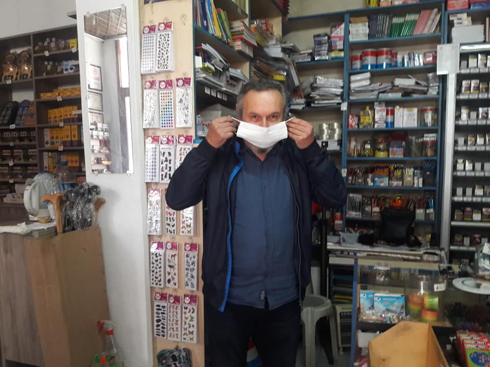 AddSafranbolu's tweet photo. ADD Şanlıurfa temsilciliğimizin katkıları ile ADD Genel Merkezi tarafından gonderilen maskelerimizi çalışan üyelerimize dağıtmaya başladık.
Teşekkür ederiz.. https://t.co/S5oxEsafYJ