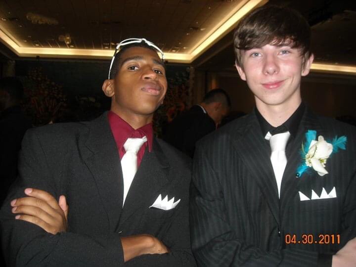 DarneilDTPG's tweet photo. @emonitela @zumiez I’m not sure who let me think it was okay to wear sunglasses to prom but #OhWellOhWell

Also I had a love for white ties thanks to @JoshRamsay and @whitetieaffair2 

Junior year 2010- Peach
Senior year 2011- Maroon
#NoProm2020 #emonitetv https://t.co/0mQo6CP7dU