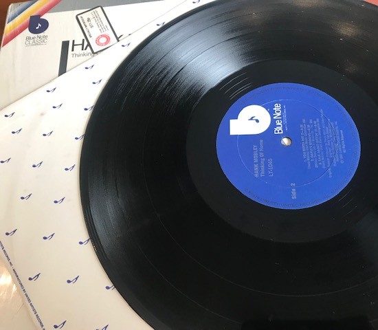 Rook_Records's tweet photo. We have a killer collection of the iconic jazz label 'Blue Note Record's' in stock now. Grab a copy today 🎺🎷
#Friday #bluenote #jazz #secondhand #classicvinyl #recordcollection #records #audio #diggingcrates #igvinyl instavinyl #instamusic https://t.co/OWEuCC4paI