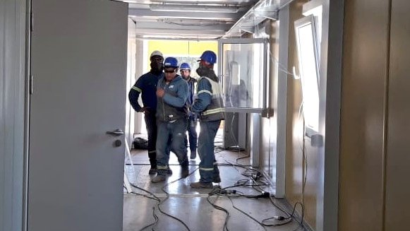 silvinafrana's tweet image. En el #DiaDelTrabajador el mejor homenaje es para los hombres y mujeres que sin descanso, siguen construyendo el #HospitalModular de Granadero Baigorria, para que estemos mejor preparados en esta #pandemia, cuidando la salud todos los santafesinos y santafesinas.

#ArgentinaUnida