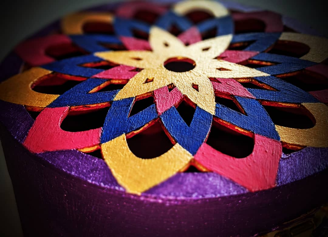 Tripl3Art's tweet photo. Another round #balsawood box in progress....
.
#purple #gold #deeprosepink #wip #workinprogress #handpainted #getcreative #art #craft https://t.co/SHoMCqXMb8