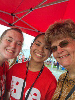 aliceee_02's tweet photo. @HubsNHHS @HUBS_SGA Spirit week day 5 - HUB PRIDE!! I’ll always keep the memories from my time at North High close to my heart. Proud to be a Hub! #hubpride #commUNITY #HUBSAtHome https://t.co/zwwKXJyL6q