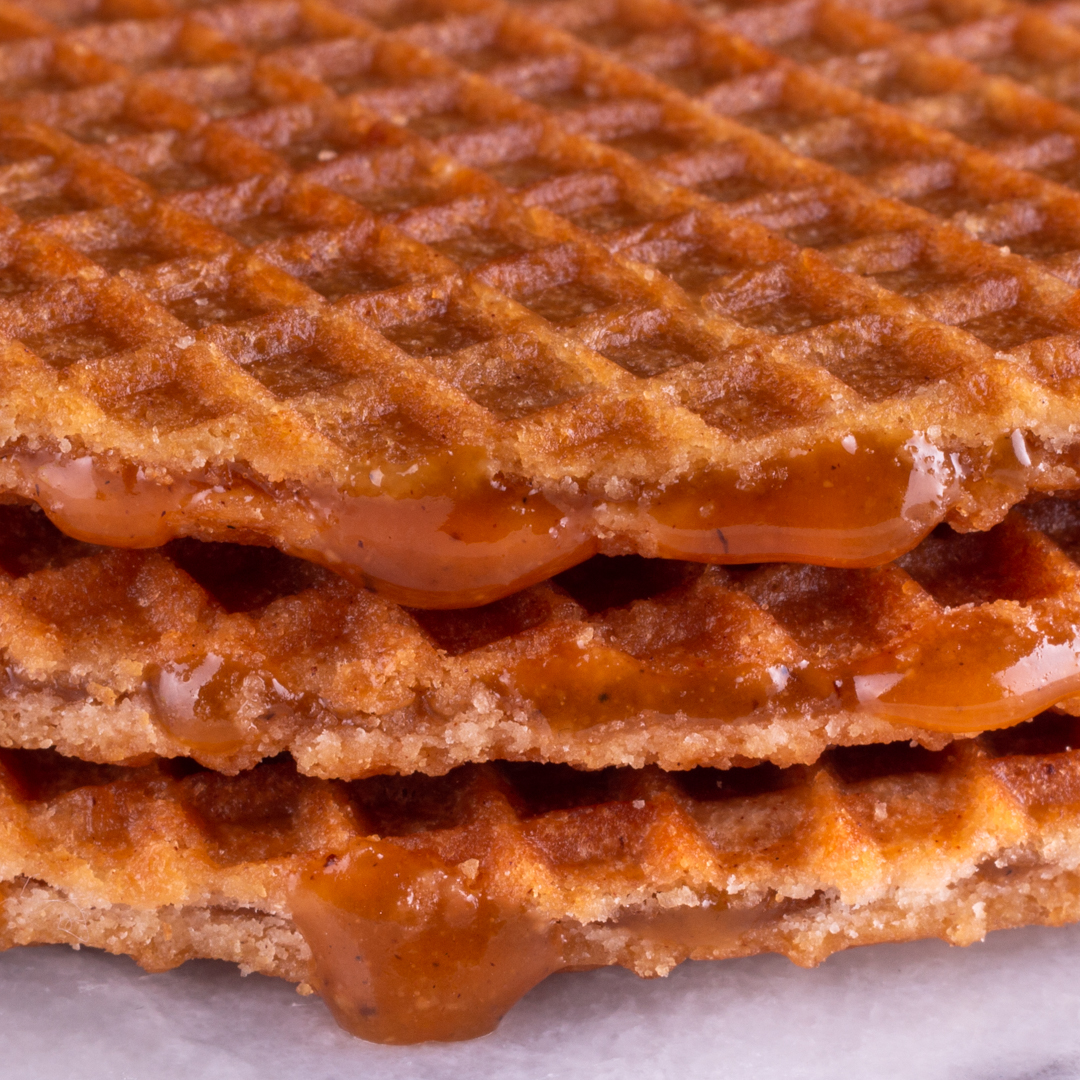DaelmansUS's tweet photo. The #weekend is almost here, this means it's time to #indulge. No guilty feeling needed!
#Daelmans #stroopwafels #caramel #coffeesbestfriend #WarmItUpOnYourCup https://t.co/Jj9hMKZStk