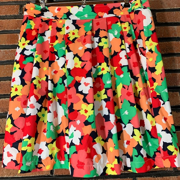 So good I had to share! Check out all the items I'm loving on <a href="/Poshmarkapp/">Poshmark</a> from <a href="/TuckerTacy/">Tacy Tucker</a> #poshmark #fashion #style #shopmycloset #reginakravitz #fairwaygreene: posh.mk/CdosRffhm4