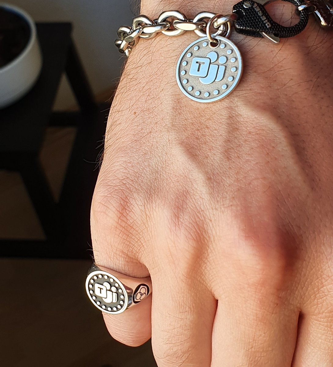 MuellersMartin's tweet photo. Finally @Karuana 's magic spell did it: Now I'm officially an 'engaged' #MicrosoftTeams user embracing #theartofteamwork and some #nextlevelswag ๐
Many thanks to the engineers who keep @Microsoft365 running and the world moving! https://t.co/f5WvxpF4V9