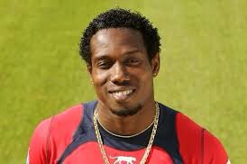 Abdelkader Keita est le seul joueur qui a joué en championnat tunisien ( c’était avec l’ <a href="/ESS_Officiel/">Etoile Sportive du Sahel🇹🇳النجم الرياضي الساحلي</a> ) puis il a remporté le doublé en #France (c’etait avec l’ <a href="/OL/">Olympique Lyonnais</a> ) 
Cc @Walid3MMM <a href="/Nizar_TF/">Le Niz</a> <a href="/Scoulino/">Ahmed Adala</a> <a href="/juvess/">Democrazy</a> <a href="/Mahmoudmissaou2/">Mahmoud Missaoui</a> @Ibrahimbrahh1 <a href="/zegreatissam/">Ze Great</a> <a href="/HabibMhenni/">Habib Mhenni</a>