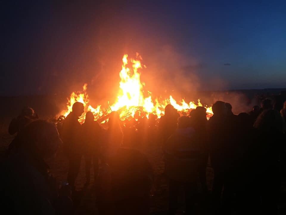Wat hadden we er een zin in!
Grote plannen om er een super meivuur van te maken.
Maar wat in het vat zit verzuurd niet.
We blijven positief en onze tijd komt nog wel.
Ondertussen #staysafe en hou vol 👍😷 #Terschelling